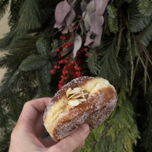 Kajmakowy z płatkami migdałów