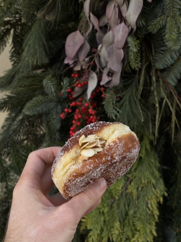 Kajmakowy z płatkami migdałów